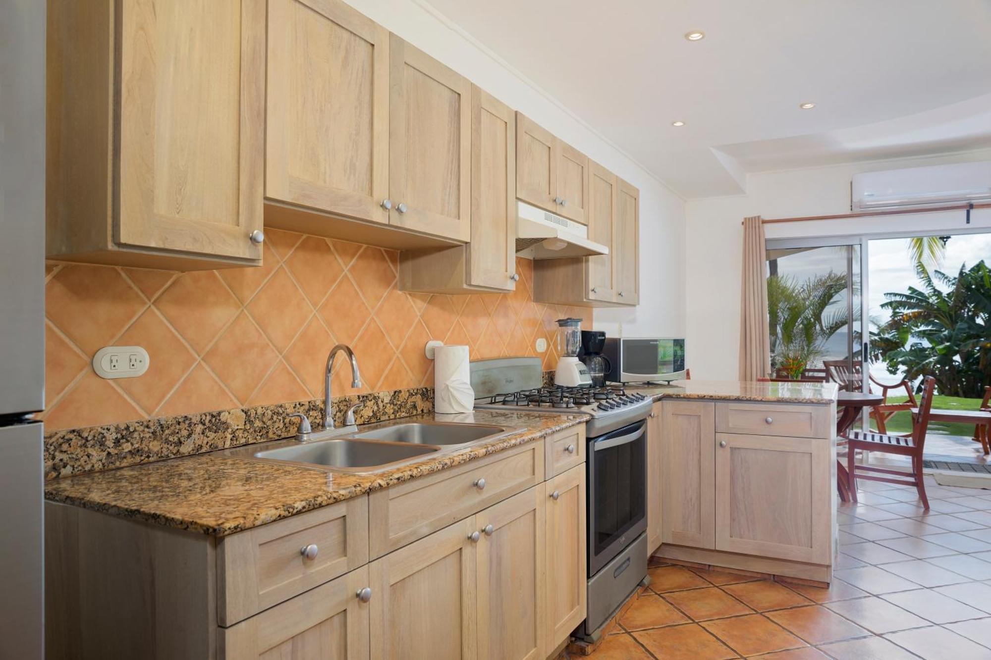Villas Iguana A-13 Beachfront Condo Bagian luar foto